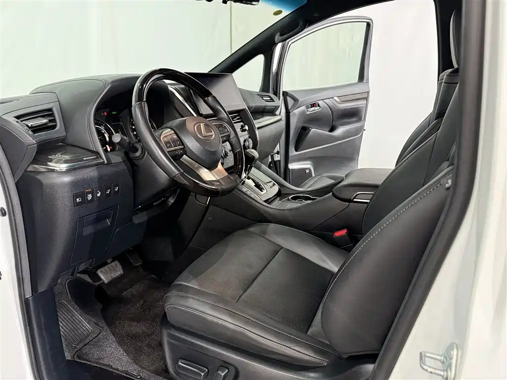 Lexus LM 2020 300h Seven-Seater Elegance Edition фото 5