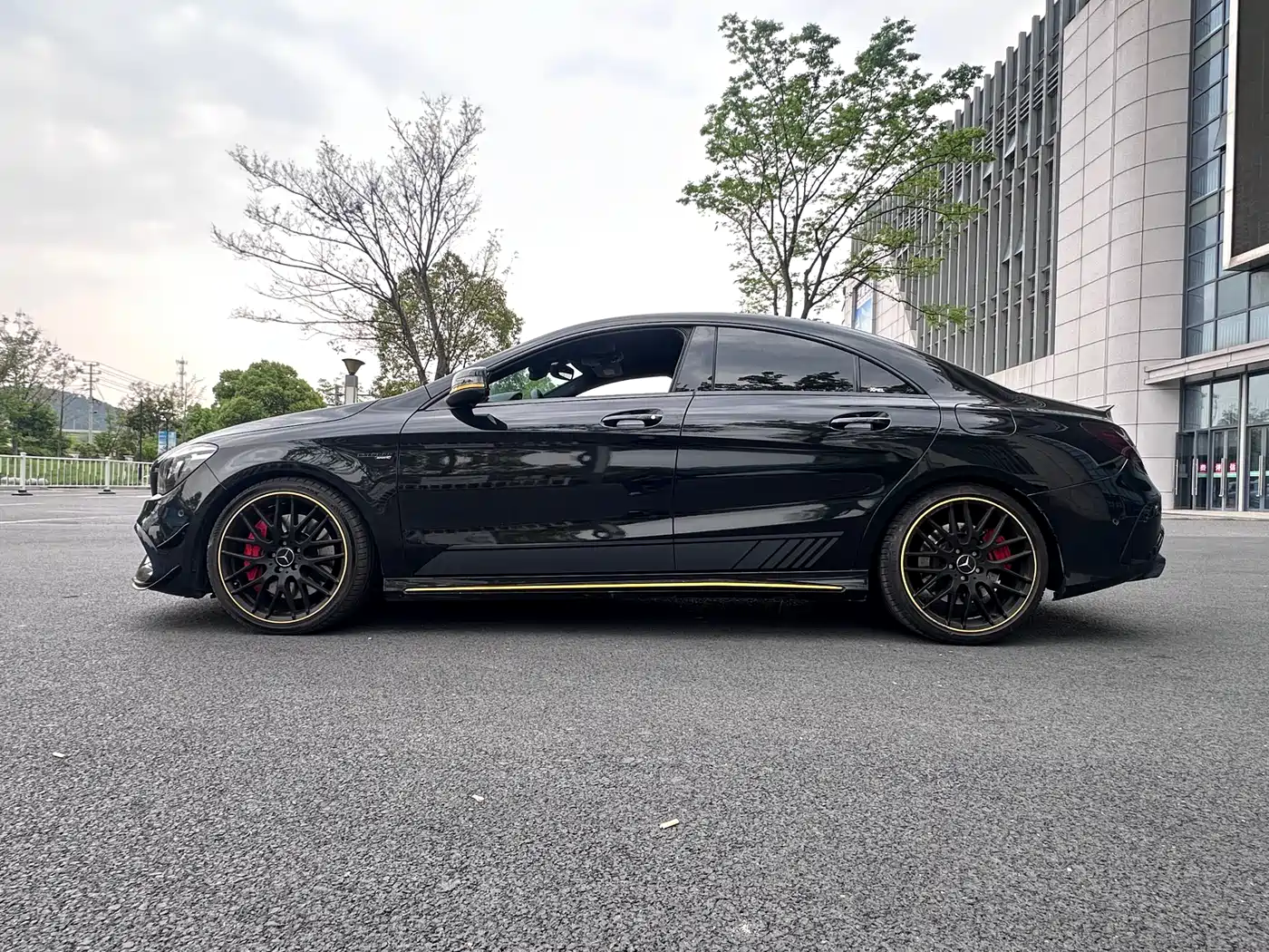 Mercedes-Benz CLA AMG 2017 Model AMG CLA 45 4MATIC Night Thunder Limited Edition фото 3
