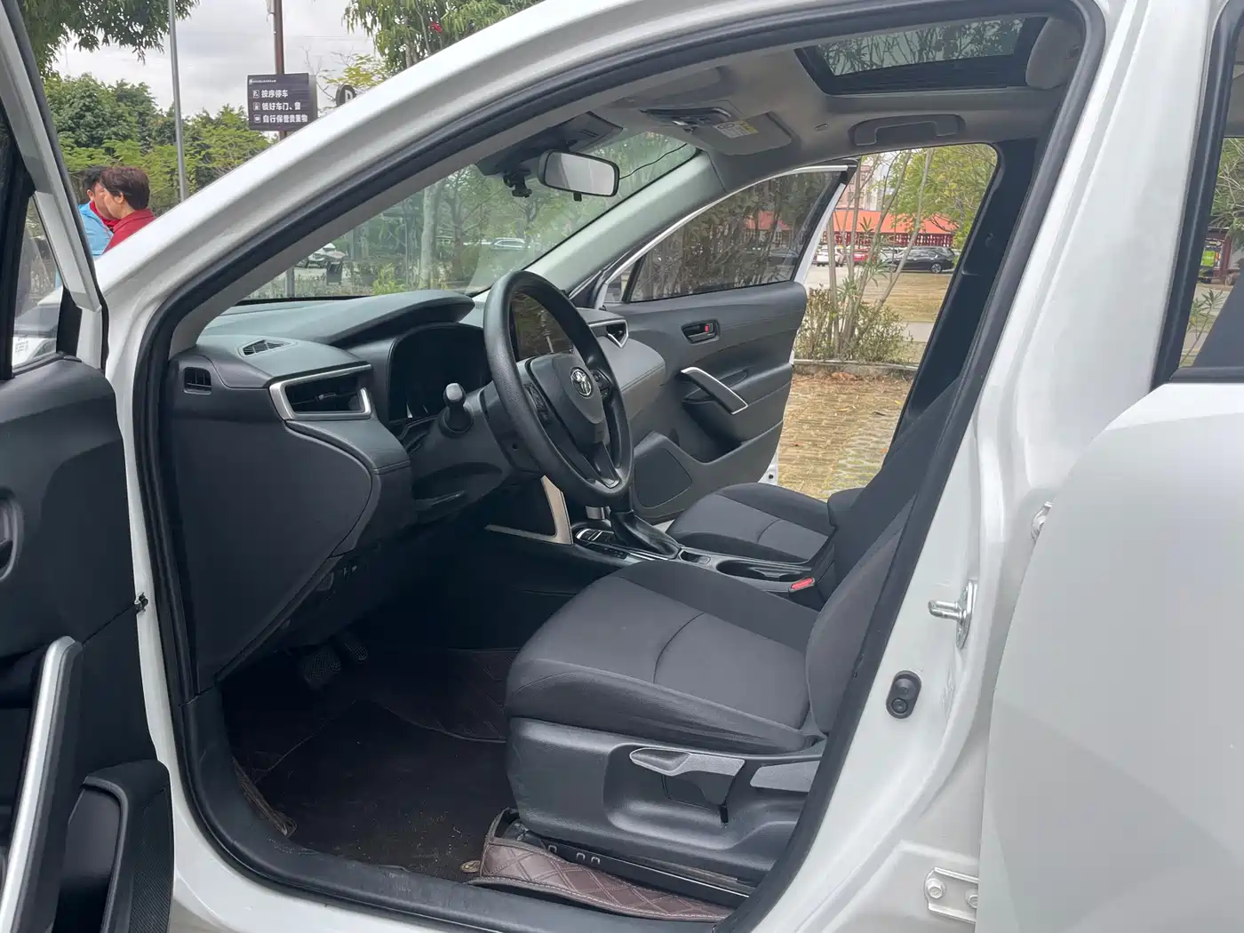 Toyota Corolla Cross 2023 2.0L Luxury Edition фото 4