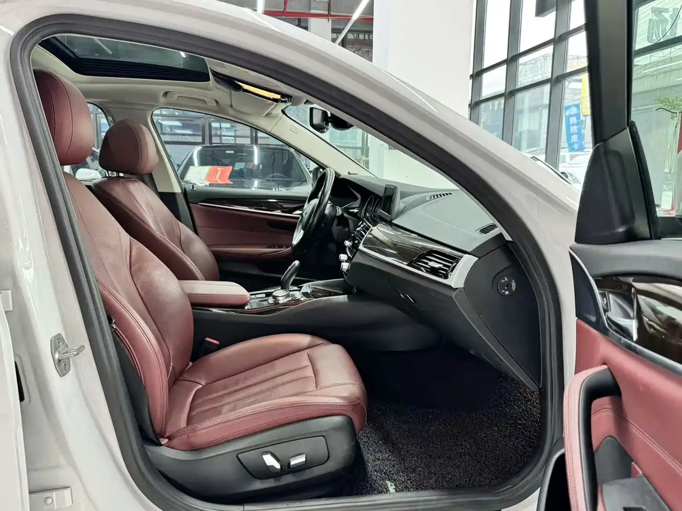 BMW 5 Series 2018 528Li Launch Special Edition фото 12