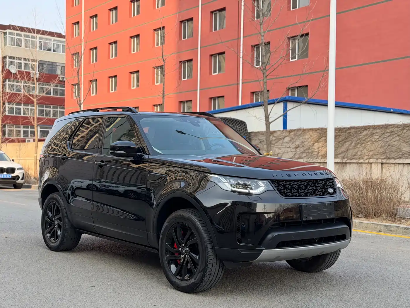 Land Rover Discovery 2017 3.0 SC V6 HSE фото 3