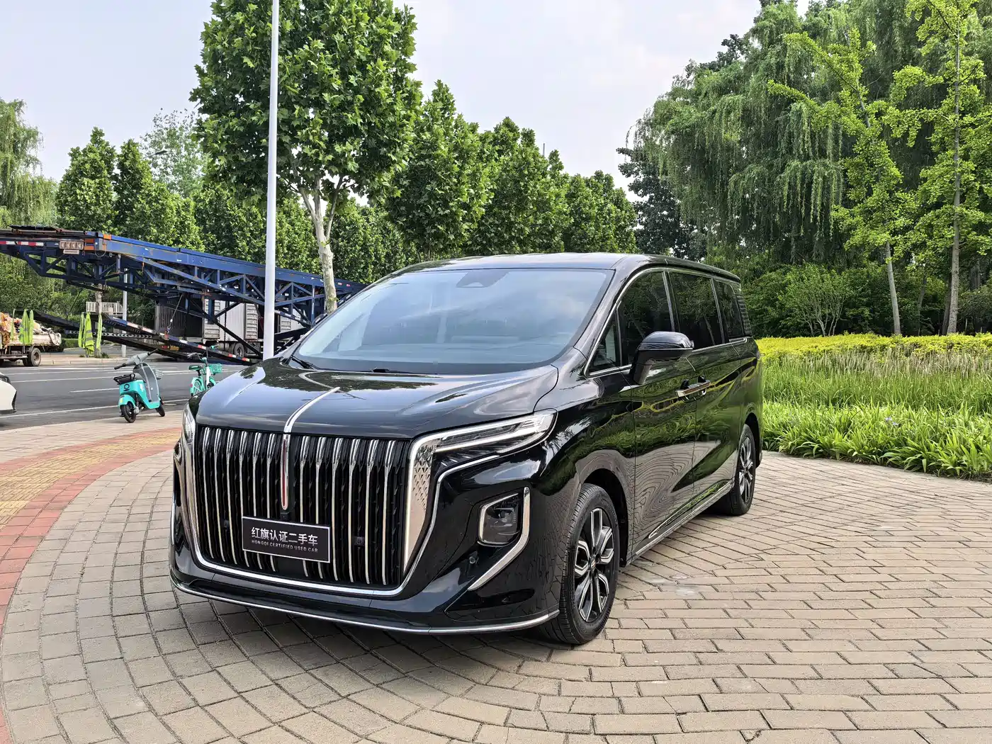Hongqi HQ9 2023 2.0T Smart Connect Flag Enjoy Edition