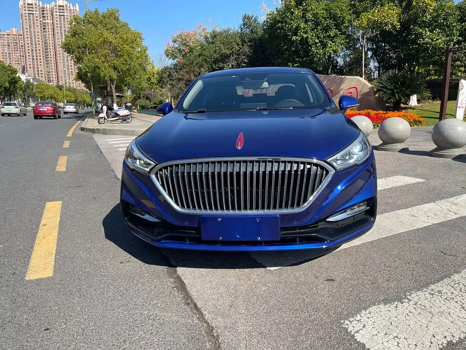 Фото 2 - Hongqi H5