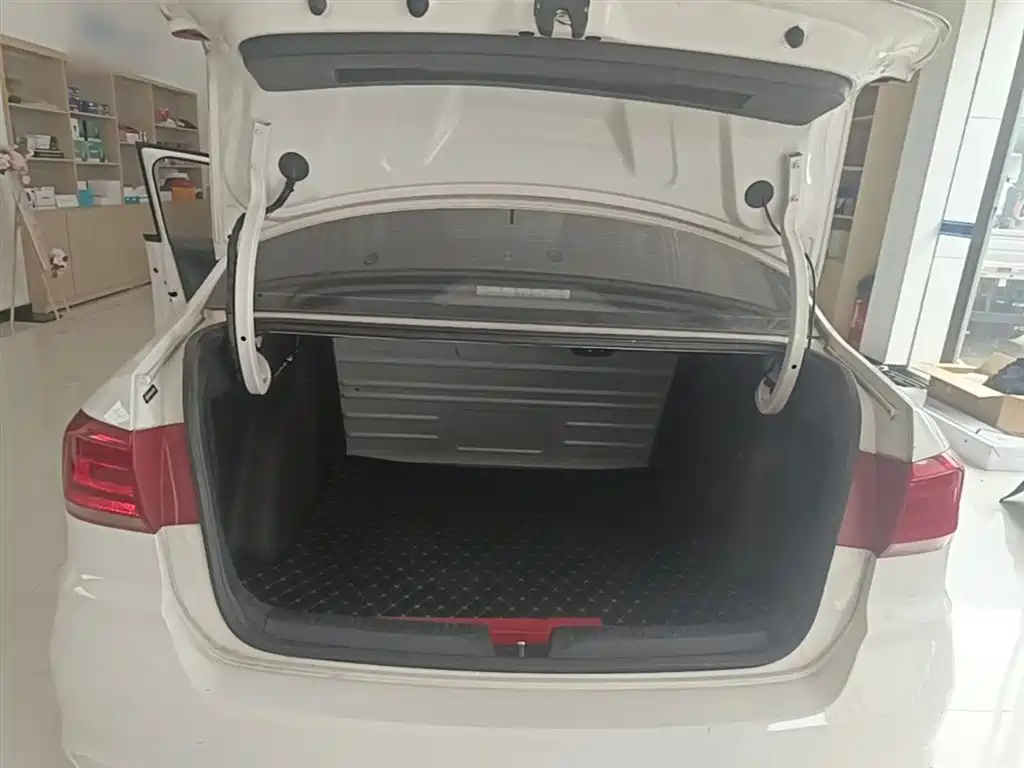 Volkswagen Santana 2017 Gran Santana 1.6L Auto Trendline фото 19