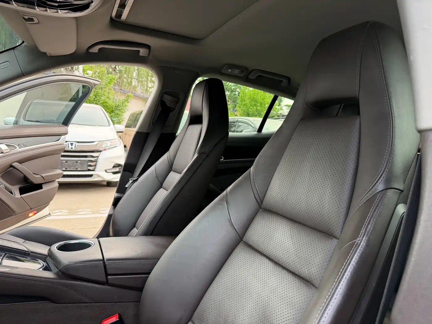 Porsche Panamera 2010 Panamera 3.6L фото 18