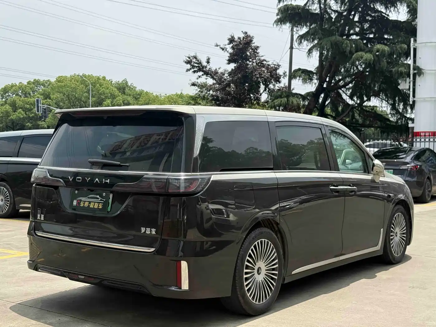 Voyah Auto Voyah Dreamer 2025 PHEV AWD Flagship Qian Kun Edition фото 9