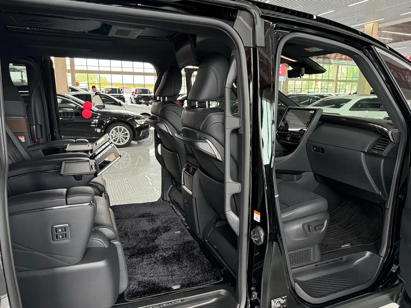 Toyota Vellfire 2024 Crown Hybrid 2.5L Executive Premium Edition фото 11
