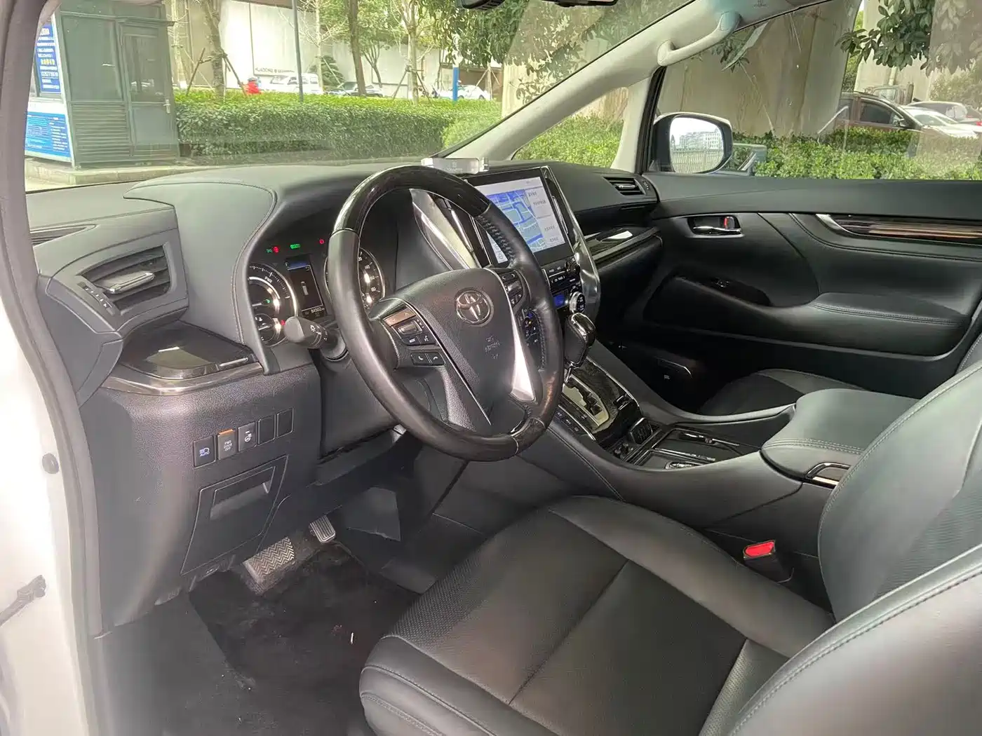Toyota Vellfire 2021 Crown Hybrid 2.5L HV Luxury Edition фото 18