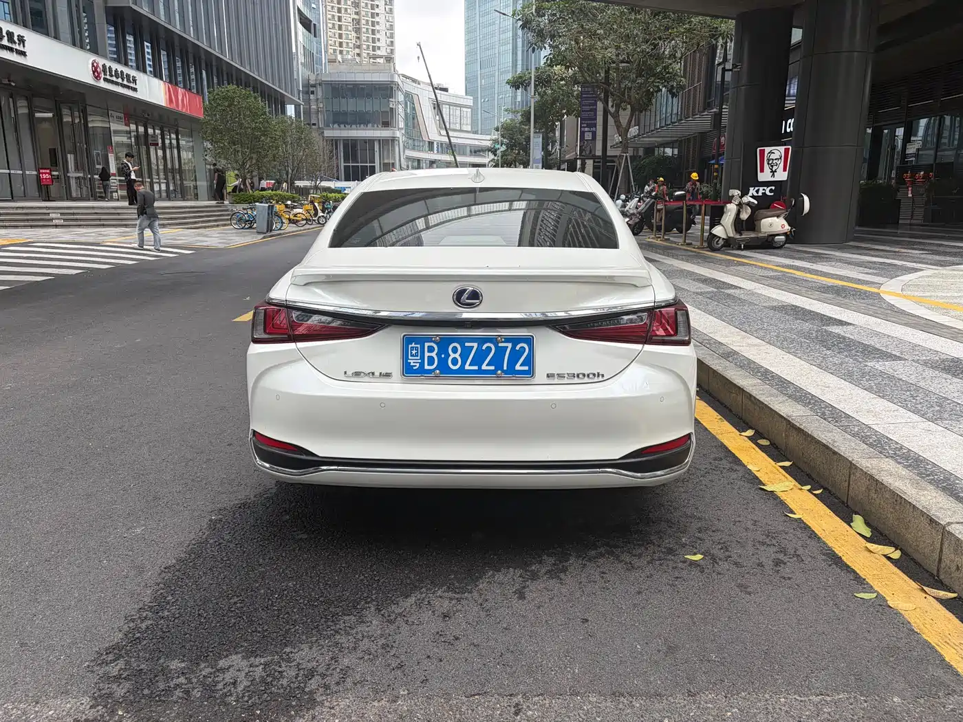 Lexus ES 2021 300h Luxury Edition фото 13