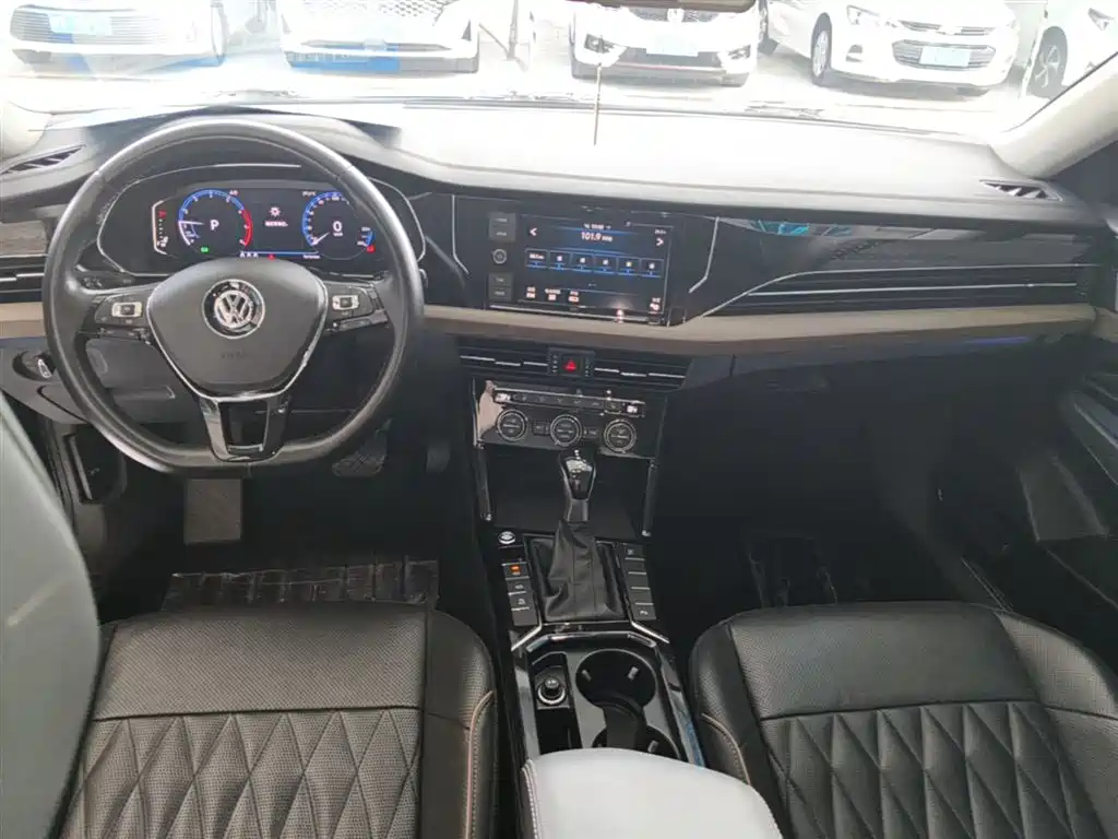 Volkswagen Passat 2019 330TSI Luxury Edition China VI фото 10