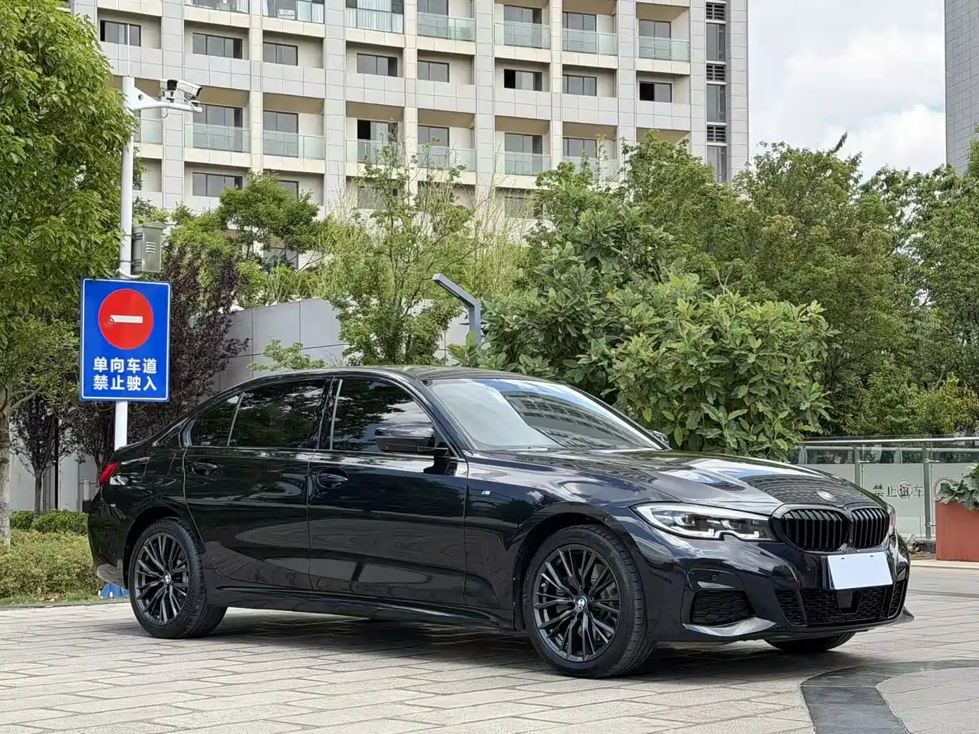 BMW 3 Series 2021 Second Facelift 330Li xDrive M Sport Shadowline Package фото 3