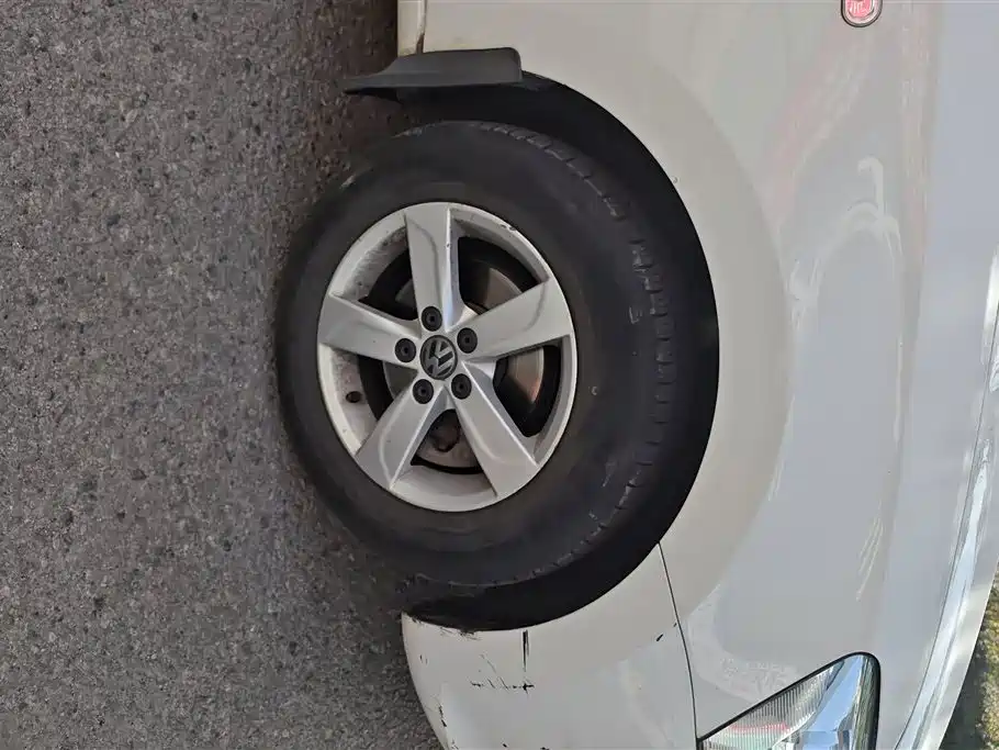Volkswagen Santana 2015 1.6L Manual Trend Edition фото 6