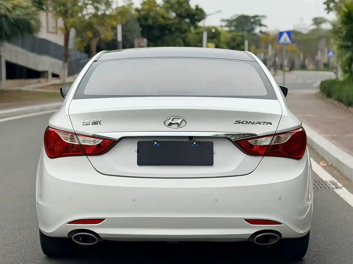 Hyundai Sonata 2015 Classic 2.0L Automatic Luxury Edition фото 8