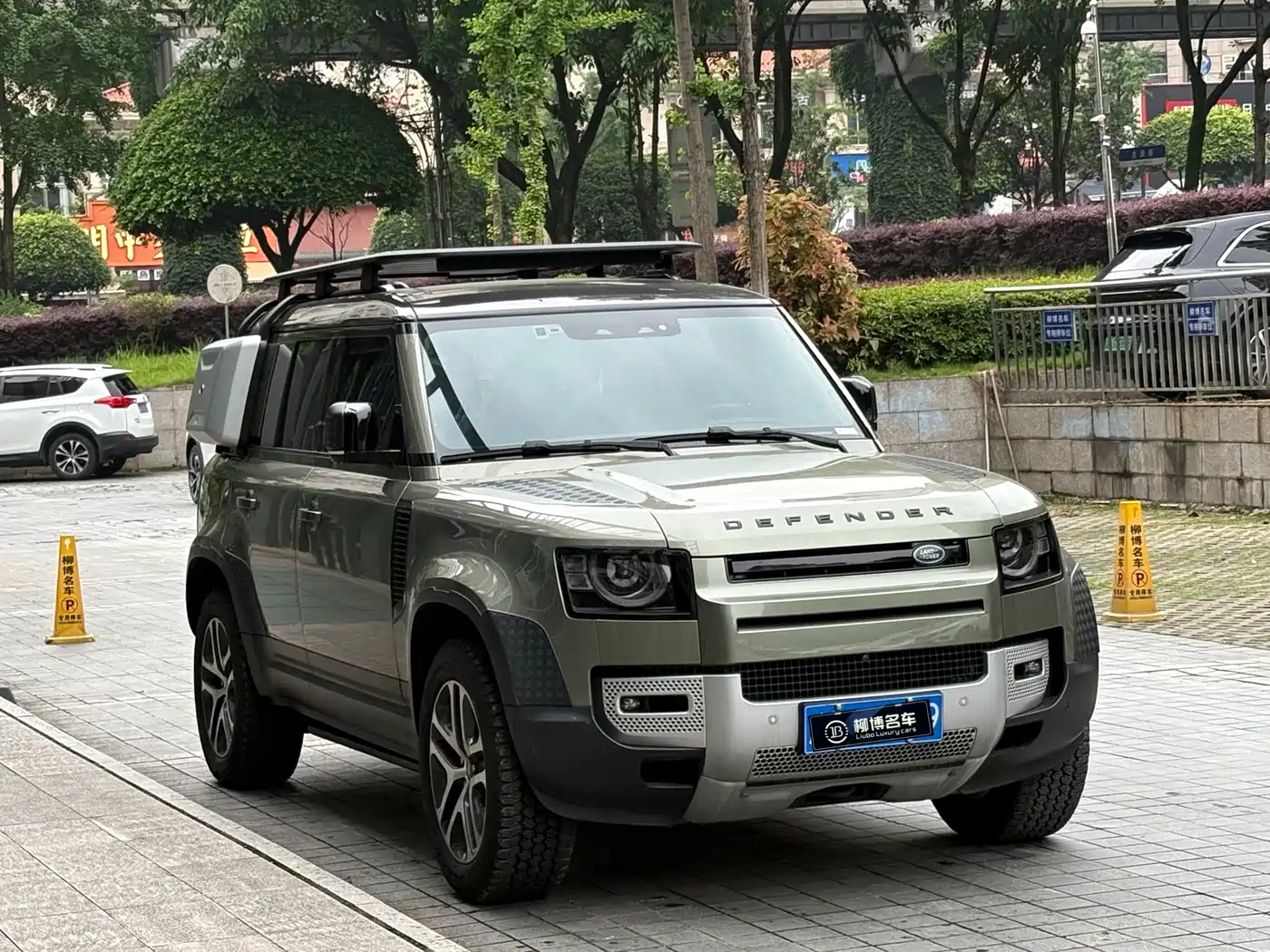 Land Rover Defender 2023 Facelift 110 3.0T P400 Dark Special Edition фото 3