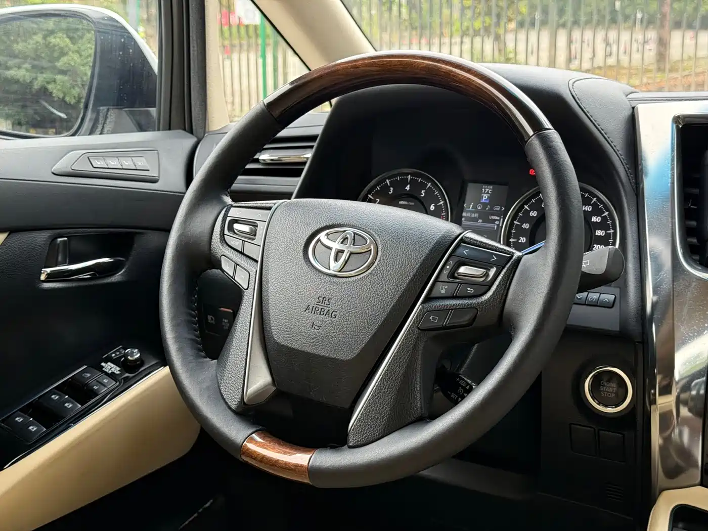 Toyota Alphard 2018 3.5L Premium фото 12