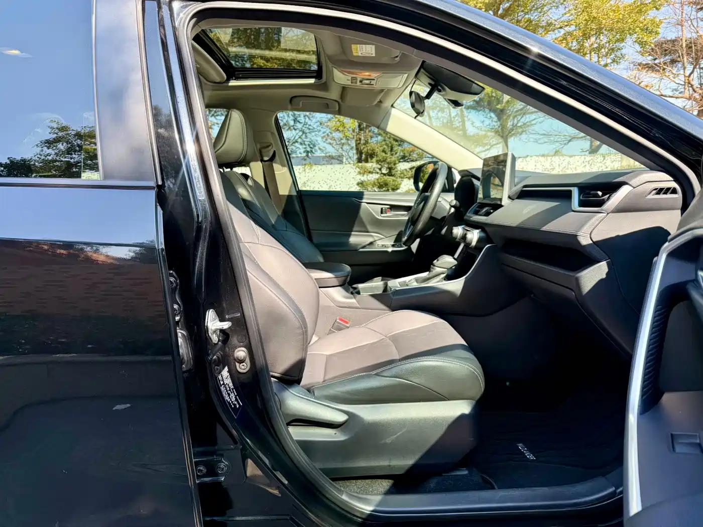 Toyota Wildlander 2021 2.0L CVT 2WD Luxury Edition фото 24