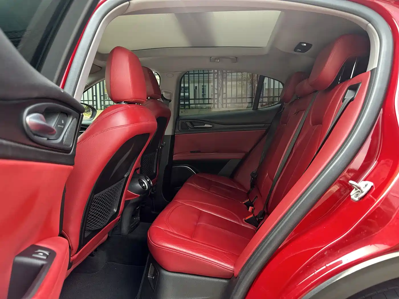 Alfa Romeo Stelvio 2018 2017 2.0T 200HP Luxury Edition