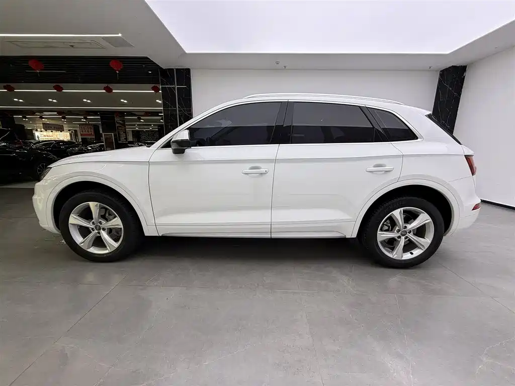 Audi Q5L 2020 Facelift 40 TFSI Honor Fashion фото 8