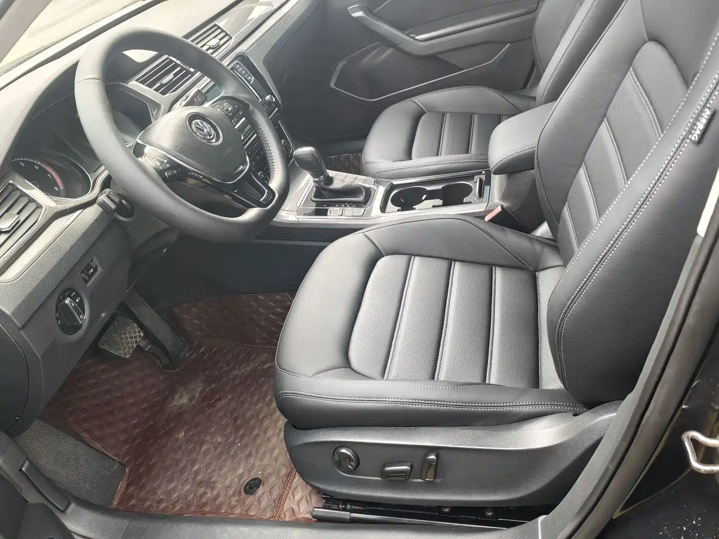 Volkswagen Passat 2016 330TSI DSG Honor Edition фото 4