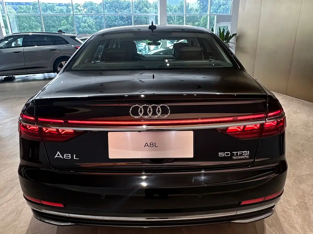 Audi A8 2026 A8L 50 TFSI quattro Selection фото 8