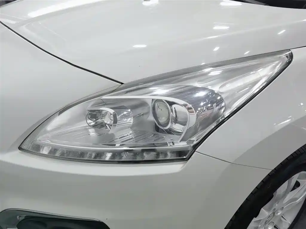 Peugeot 3008 2015 2.0L Automatic Classic Edition фото 7