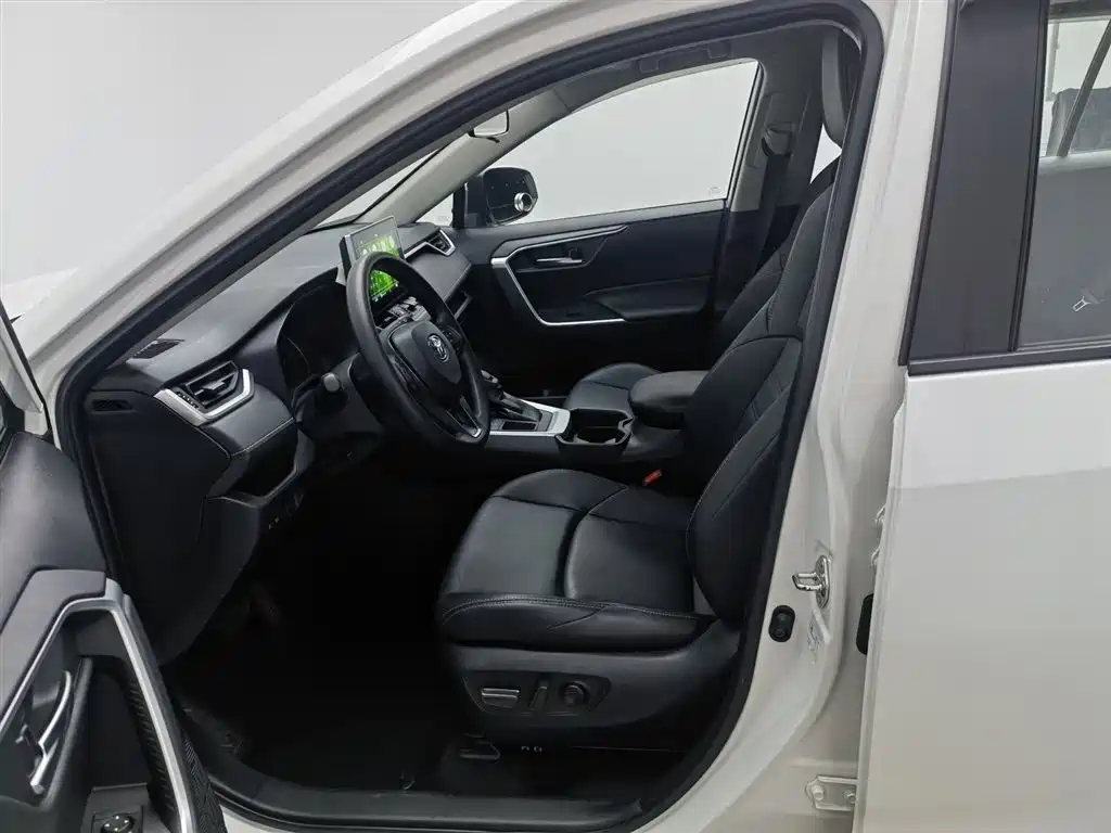 Toyota Wildlander 2020 2.0L CVT 2WD Luxury Edition фото 10