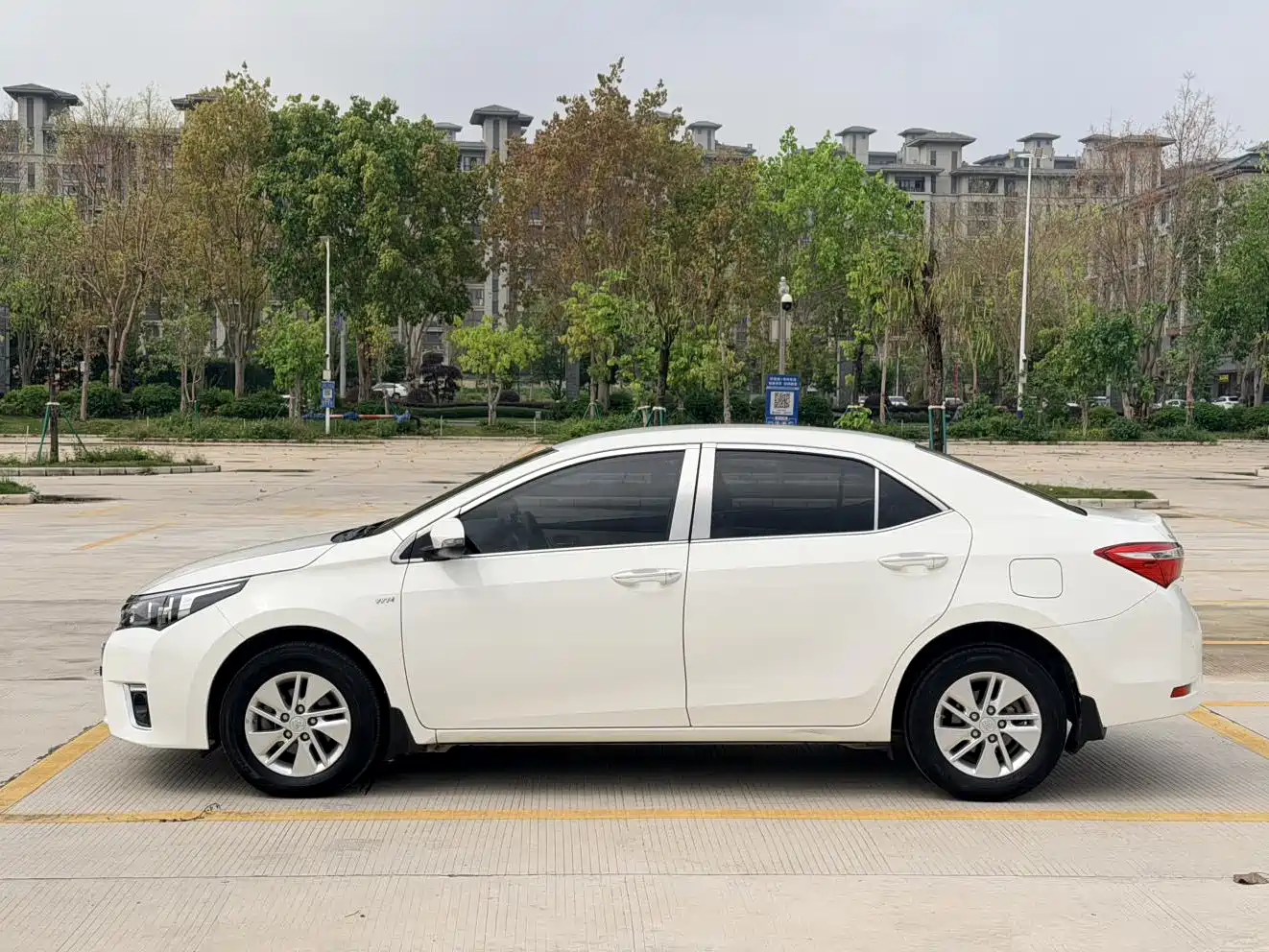 Toyota Corolla 2017 1.6L CVT GL фото 8