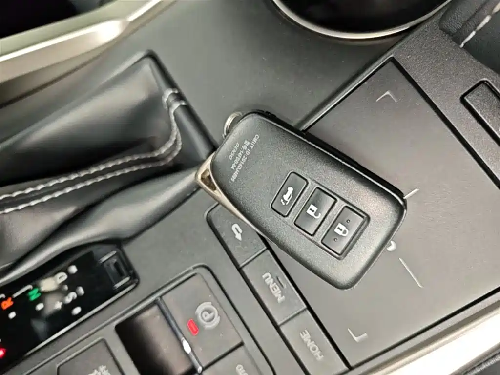 Lexus NX 2018 300h FWD Sharp Edition China VI фото 9