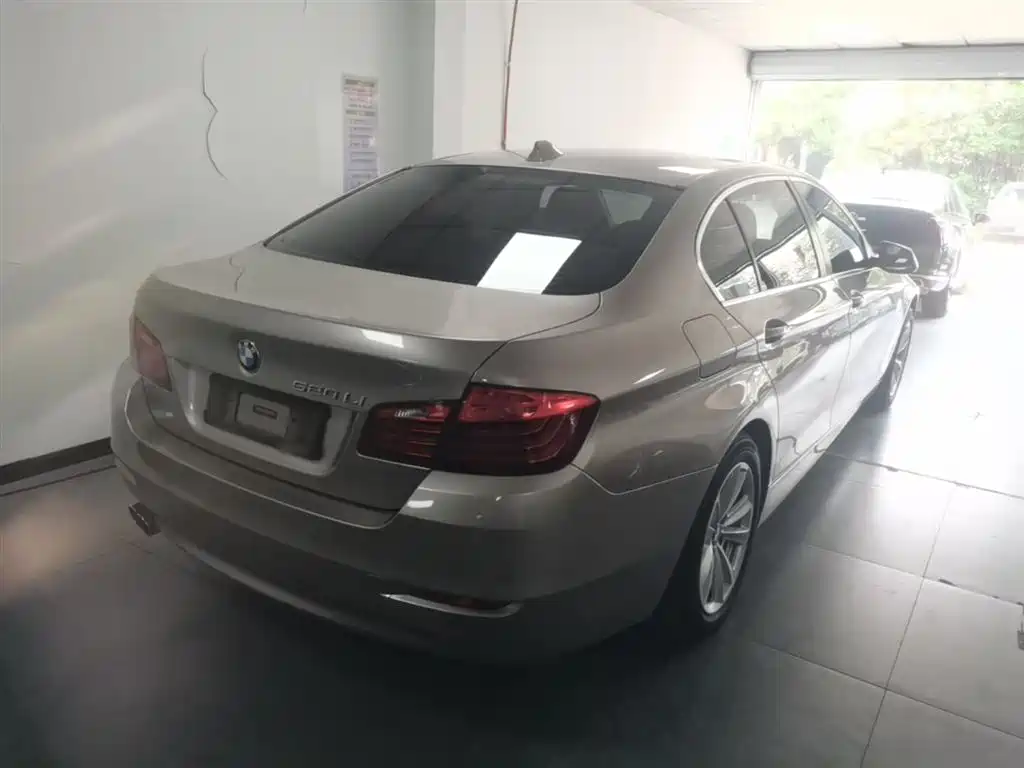 BMW 5 Series 2017 520Li Classic Edition фото 7