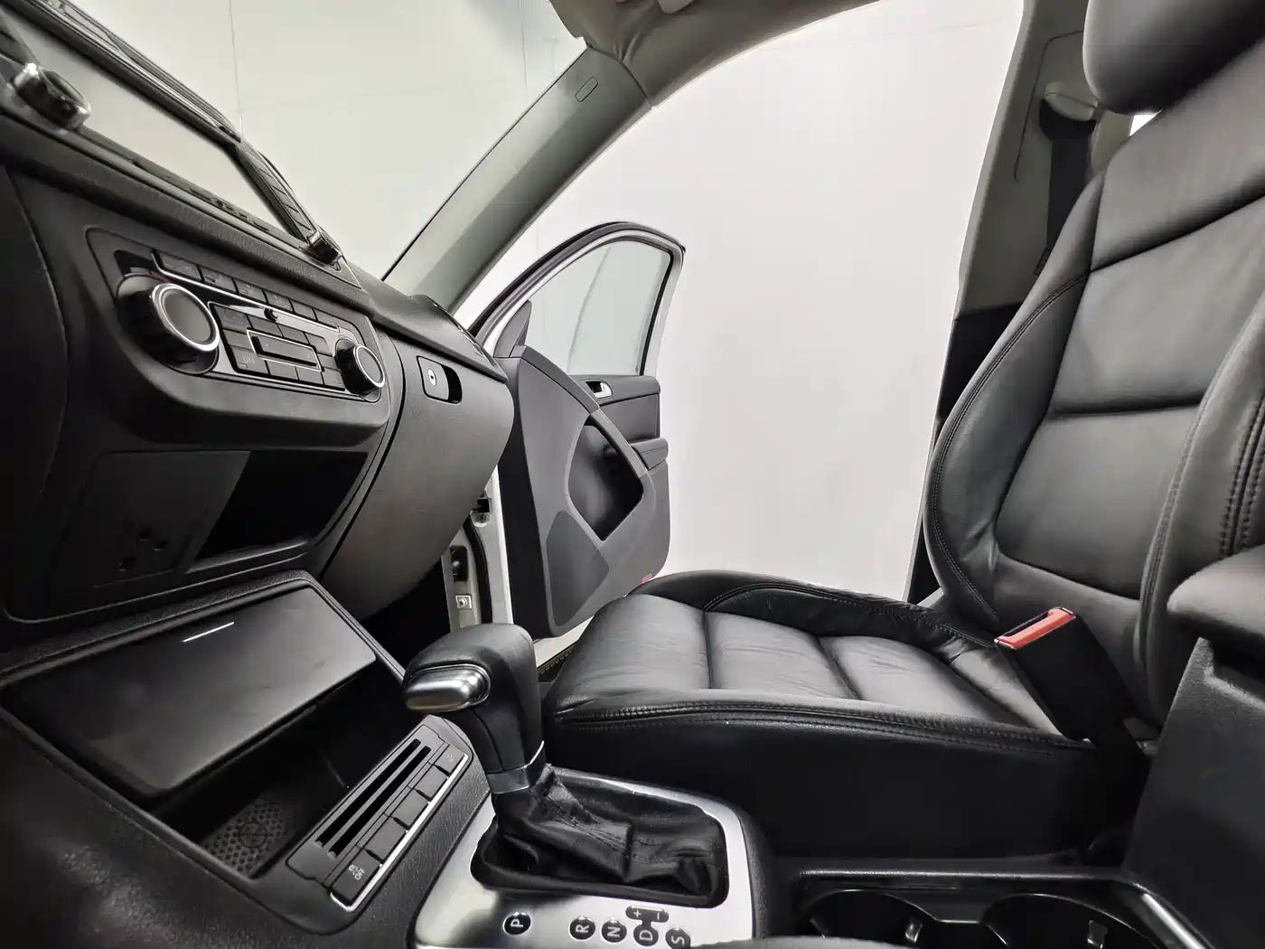 Volkswagen Tiguan 2010 1.8TSI Automatic 2WD Elite фото 12