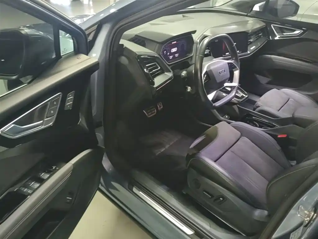 Audi Q4 e-tron 2023 50 e-tron quattro Creation Edition фото 16