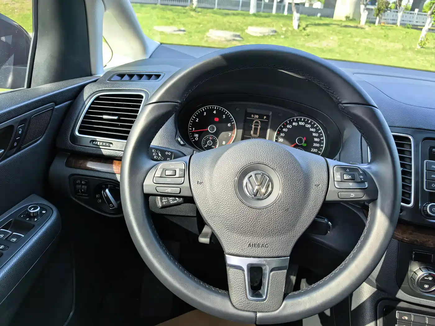 Volkswagen Sharan 2013 1.8TSI Comfort фото 11