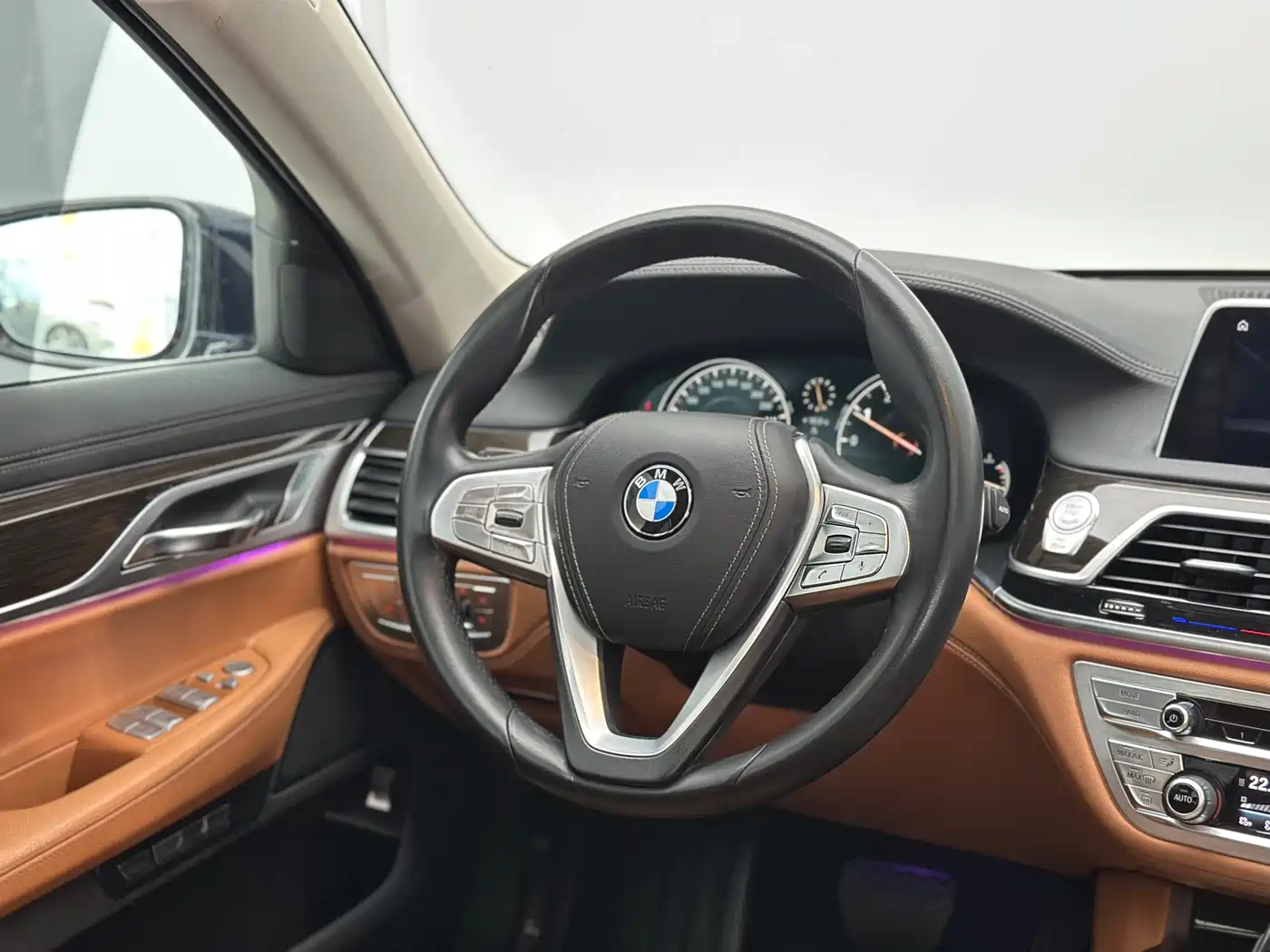 BMW 7 Series 2016 730Li Leading фото 36