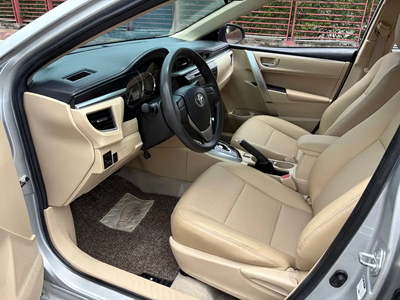 Toyota Corolla 2014 1.6L CVT GL фото 14