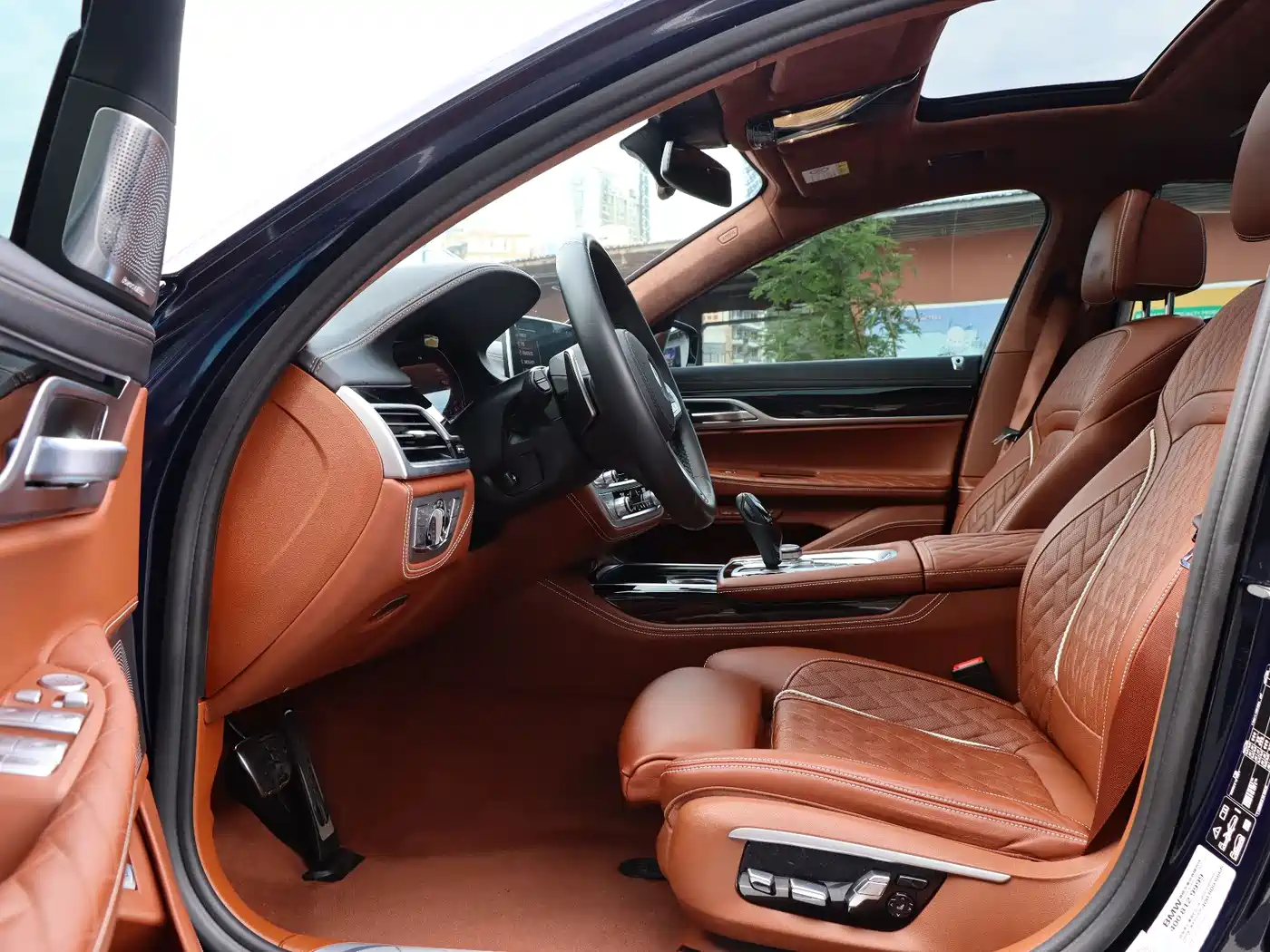 BMW 7 Series 2022 740Li xDrive Executive M Sport Package фото 13