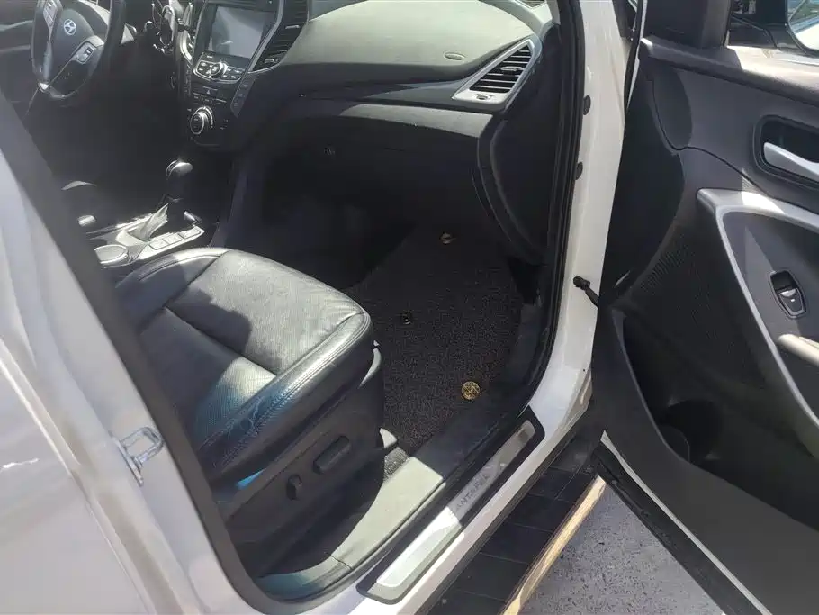 Hyundai Santa Fe 2015 2.0T Automatic 4WD Smart 7-seater фото 8