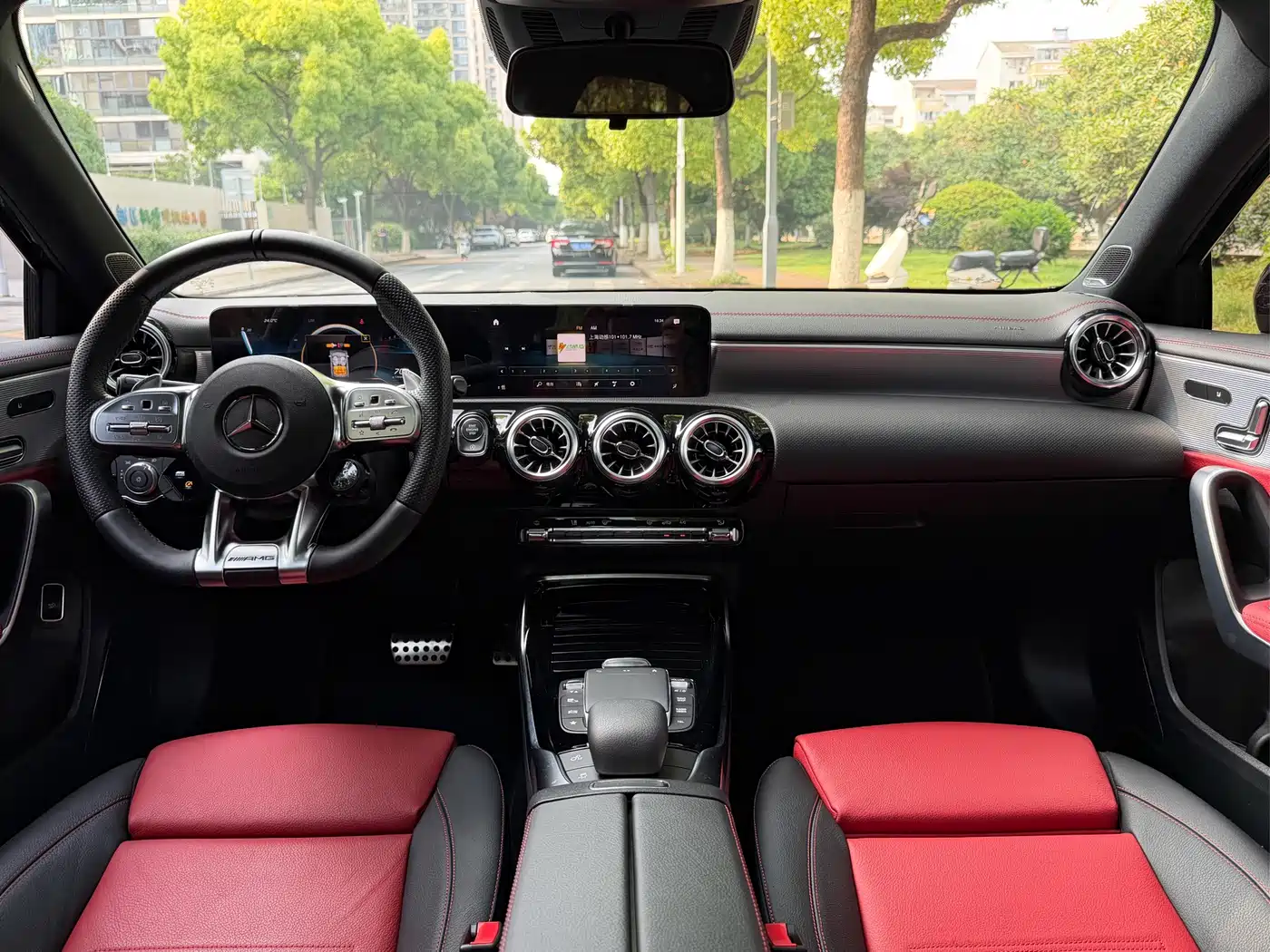 Mercedes-Benz A-Class AMG 2022 AMG A 35 L 4MATIC фото 12
