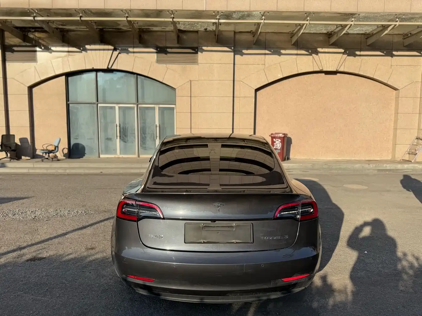 TESLA MODEL 3