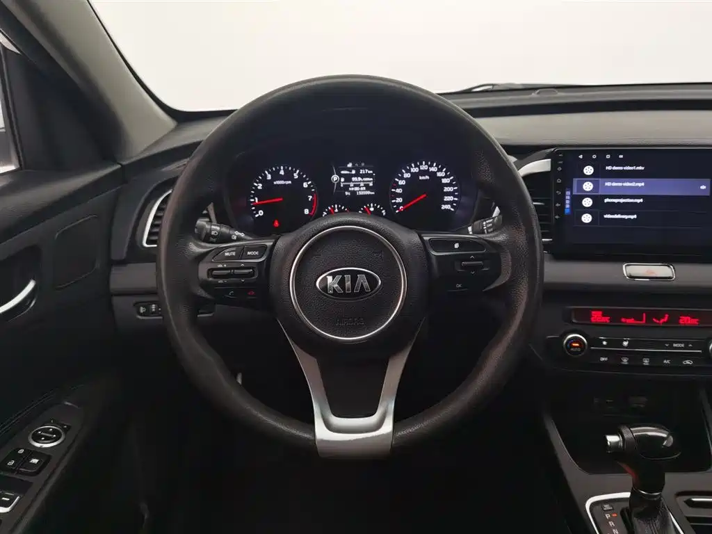 KIA K4