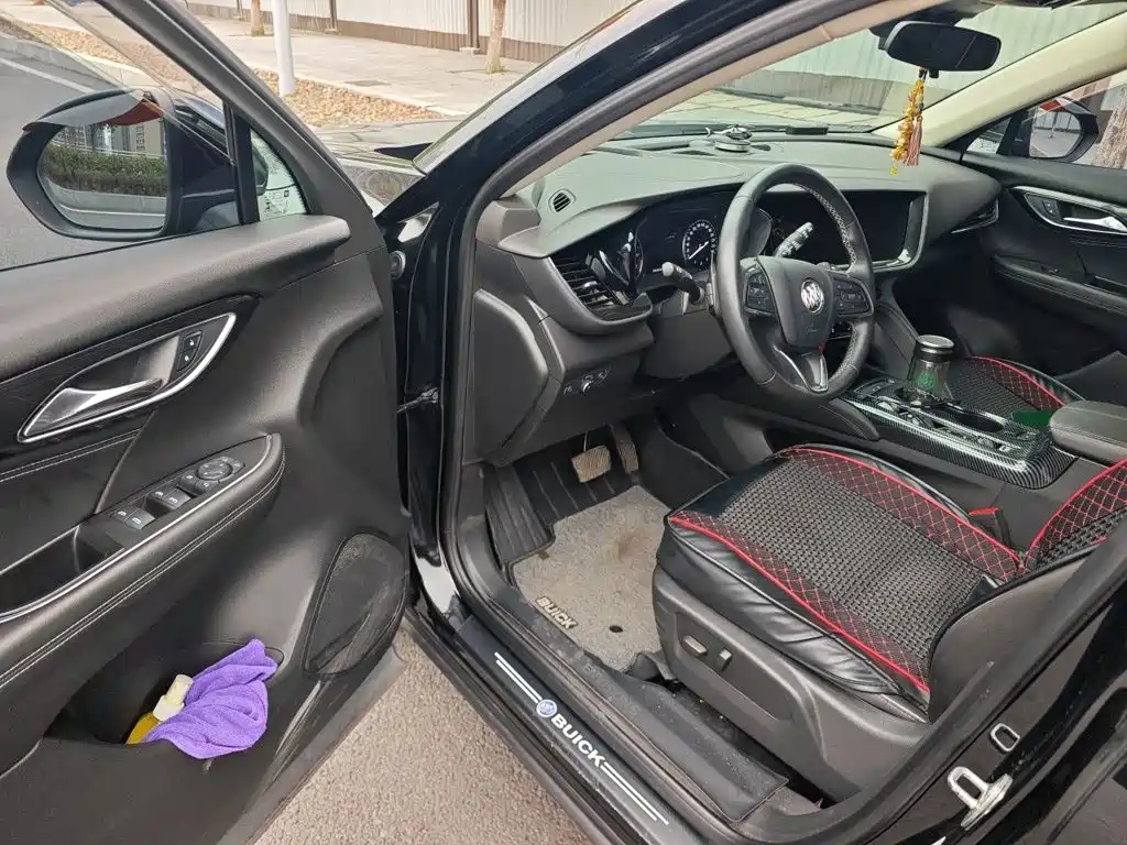 Photo 17 - Buick Envision S