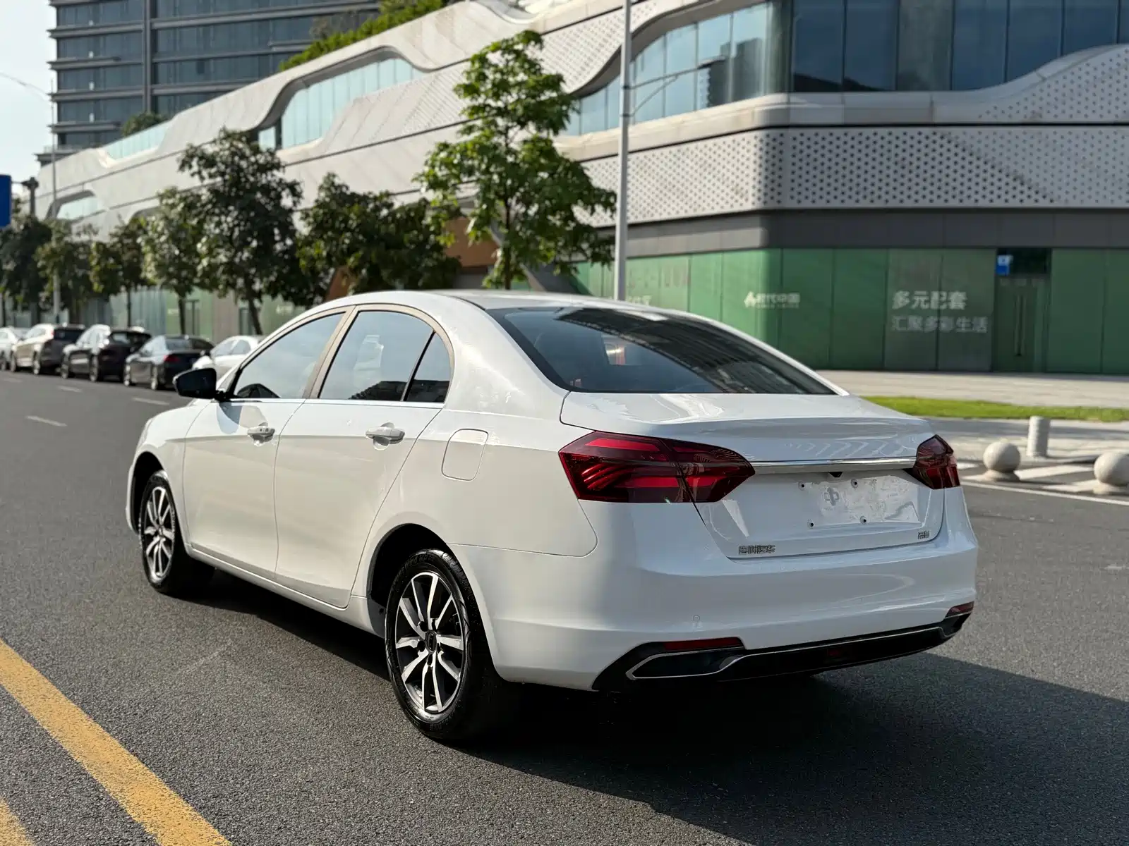 Фото 6 - Geely Emgrand