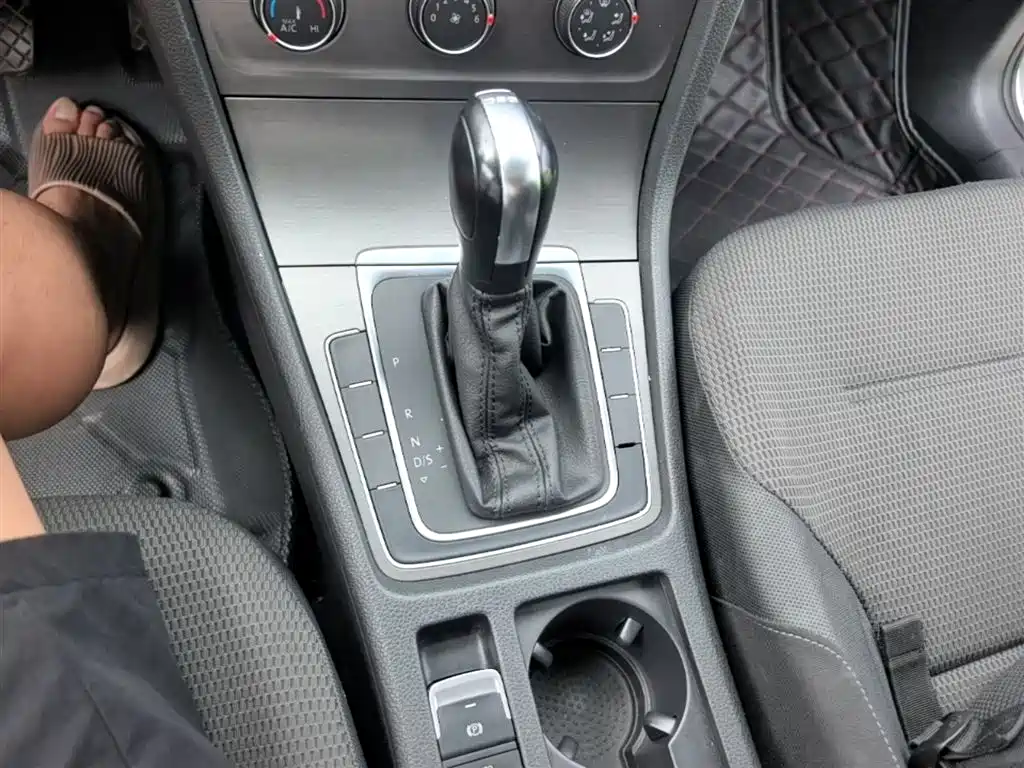 Volkswagen Golf 2016 230TSI Automatic Comfort фото 14