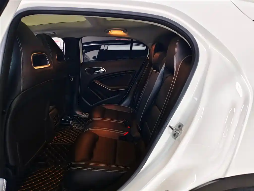 Mercedes-Benz GLA 2017 GLA 220 4MATIC Fashion фото 9