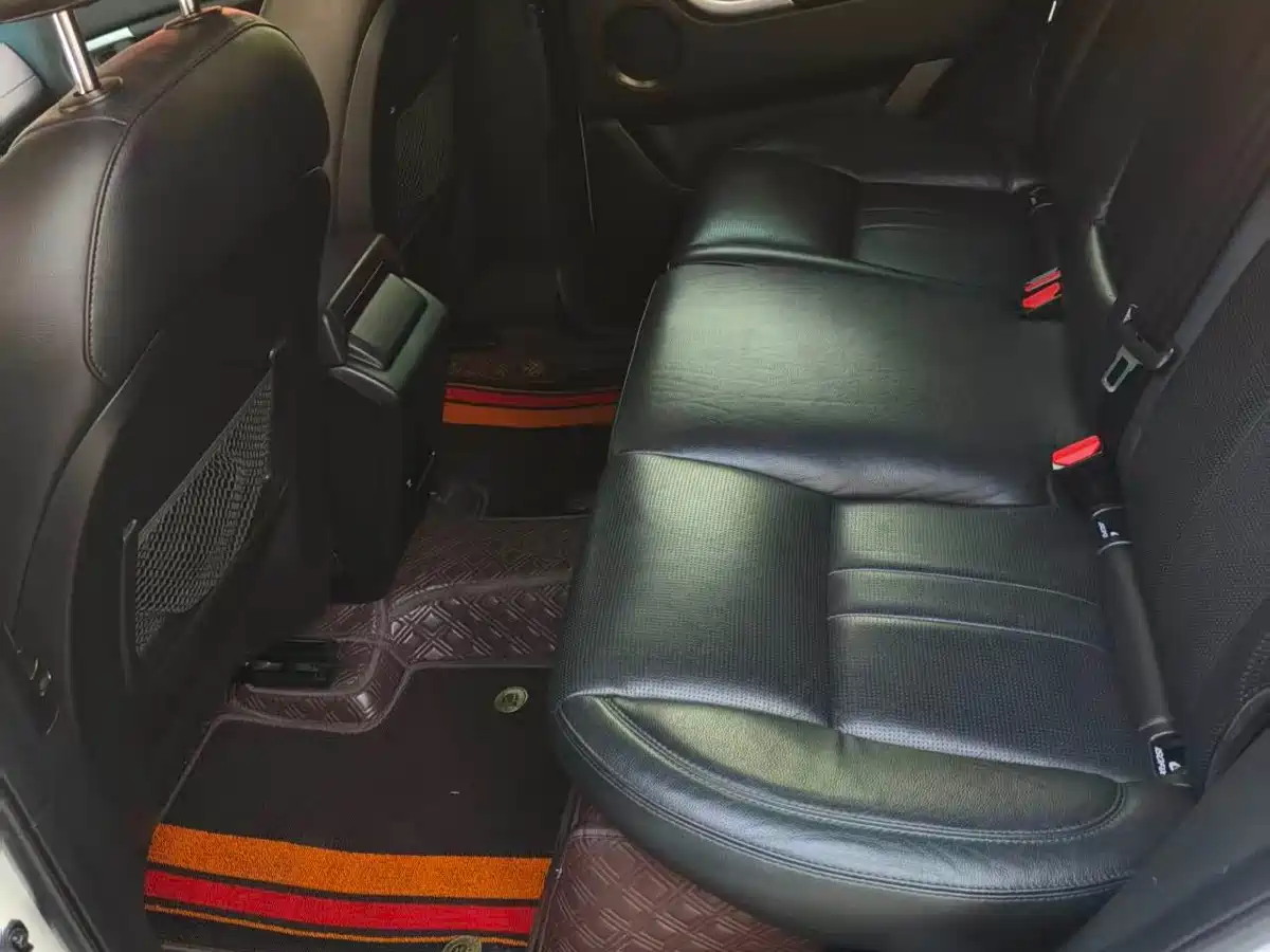 Land Rover Discovery Sport 2018 240PS SE Edition фото 3