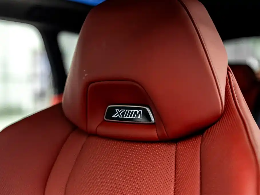 BMW XM 2023 50e фото 31