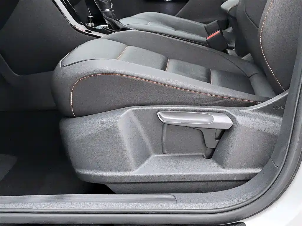 VOLKSWAGEN T ROC EXPLORING SONGS