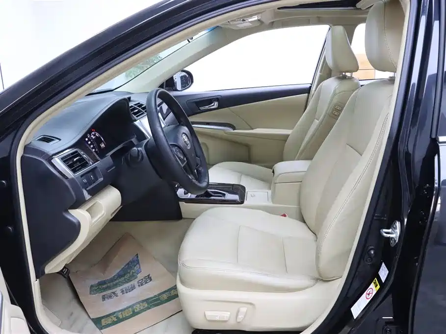 Toyota Camry 2016 2.0G 10th Anniversary Leading Edition фото 15
