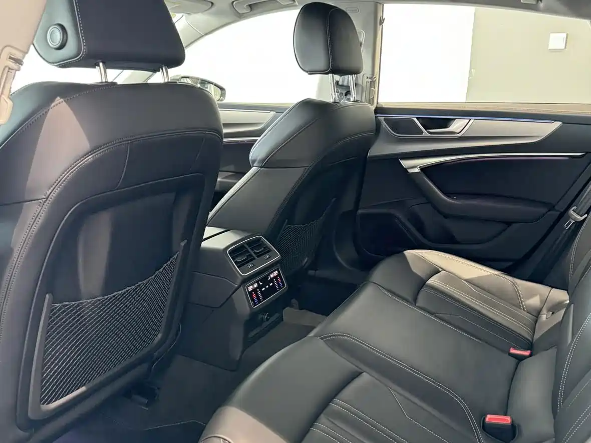 Фото 8 - Audi A7
