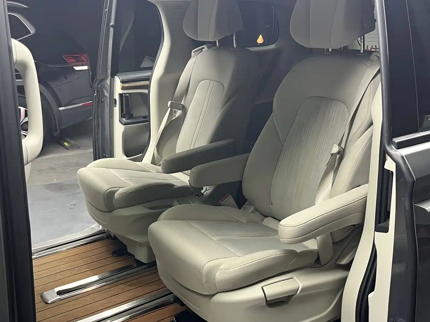 Buick GL8 2018 ES 28T Comfort Type China VI фото 24
