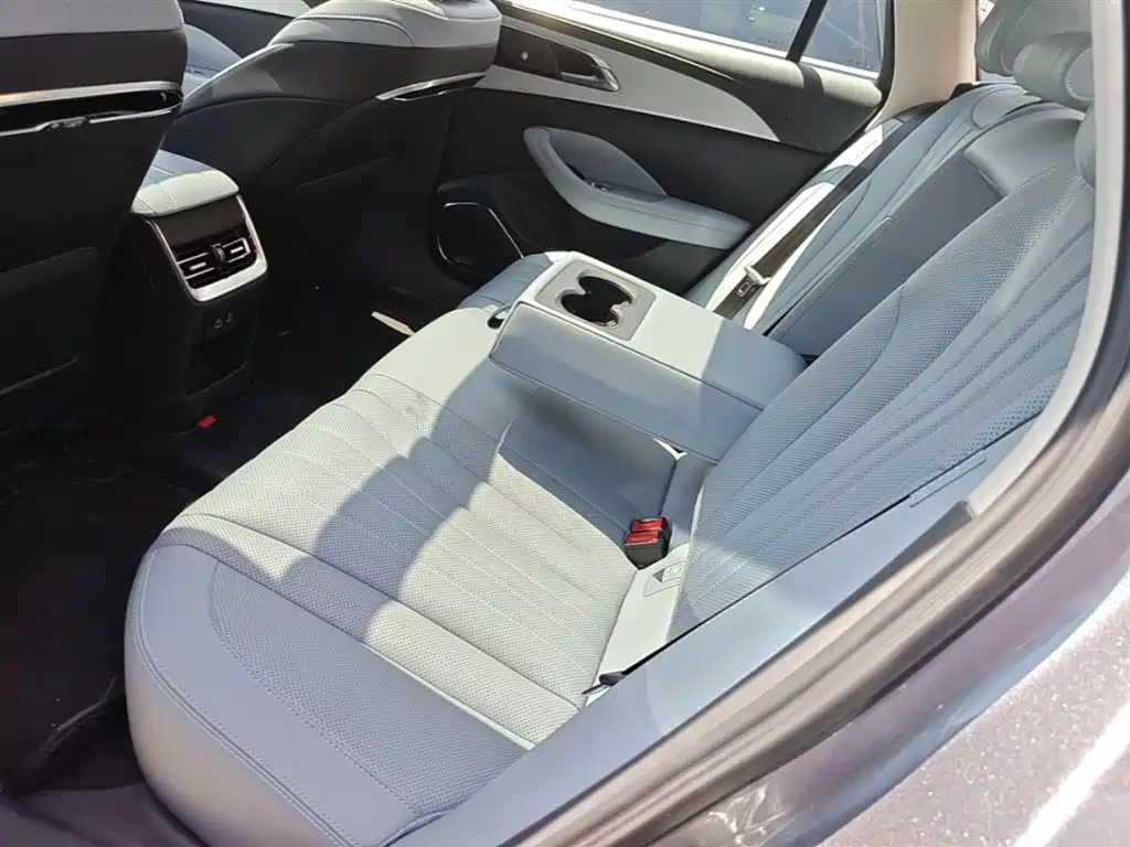 Hongqi H5 PHEV 2025 170 Super Hybrid Edition фото 17